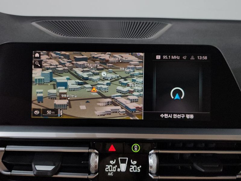2020 BMW 3 Series 330e Luxury photo 13