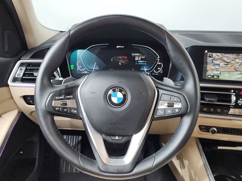 2020 BMW 3 Series 330e Luxury photo 14