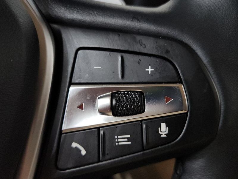2020 BMW 3 Series 330e Luxury photo 18