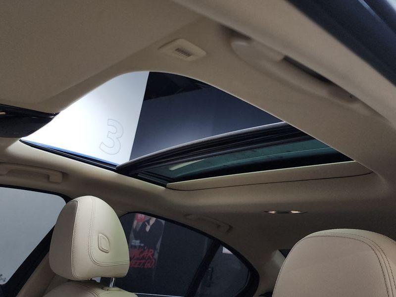 2020 BMW 3 Series 330e Luxury photo 20
