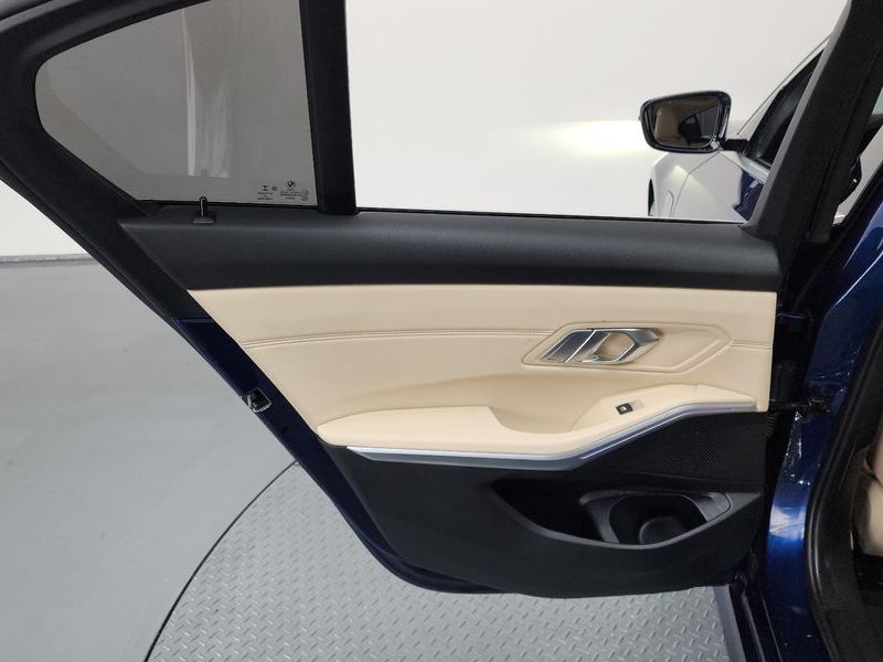 2020 BMW 3 Series 330e Luxury photo 25