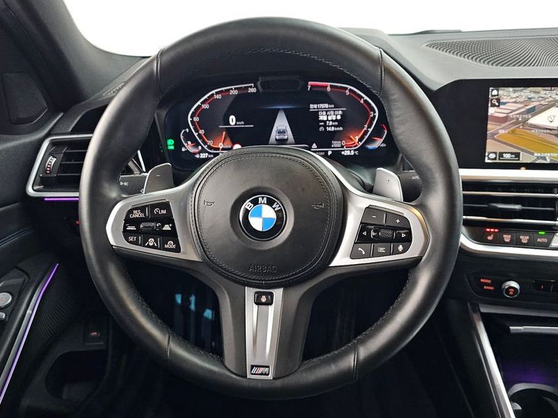 2022 BMW 3 Series 320i M Sport photo 13