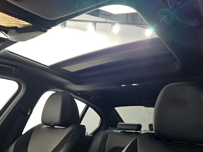 2022 BMW 3 Series 320i M Sport photo 15