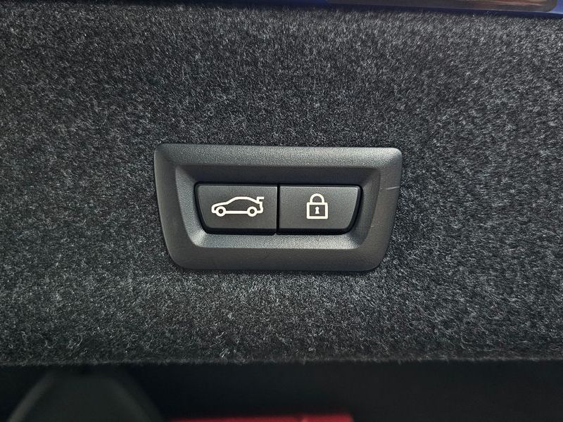 2022 BMW 3 Series 320i M Sport photo 16