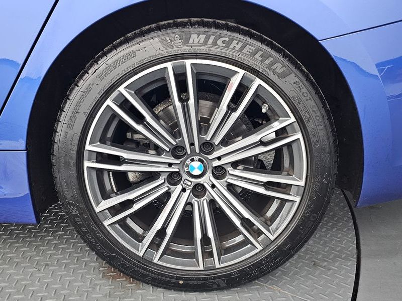 2022 BMW 3 Series 320i M Sport photo 21