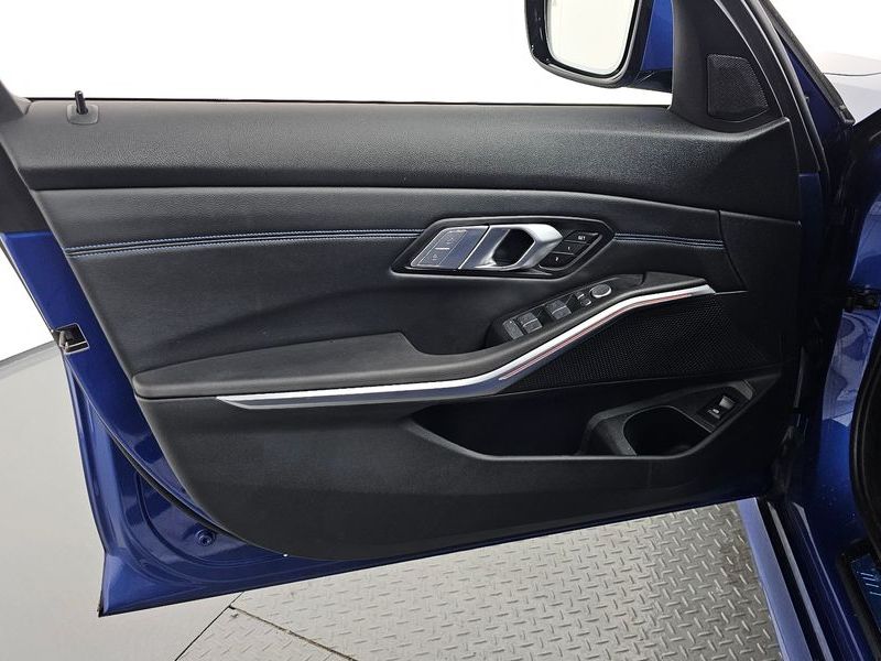 2022 BMW 3 Series 320i M Sport photo 24