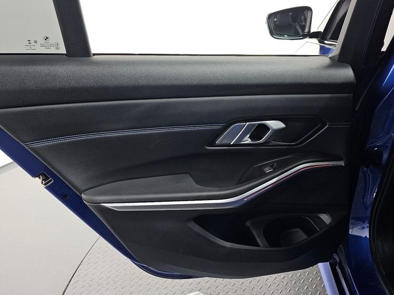 2022 BMW 3 Series 320i M Sport photo 25