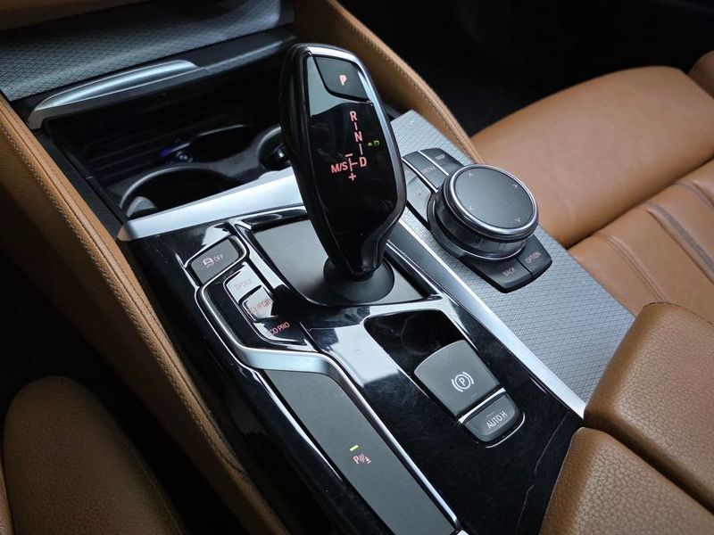 2017 BMW 5 Series 530i M Sport Package photo 9