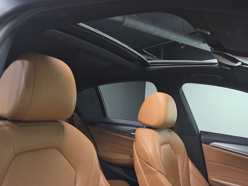 2017 BMW 5 Series 530i M Sport Package photo 17