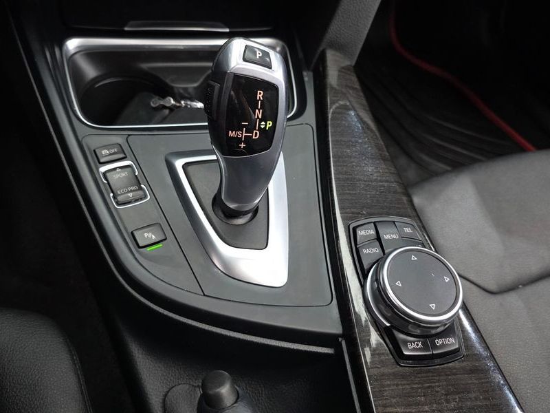 2015 BMW 3 Series 320d xDrive photo 9