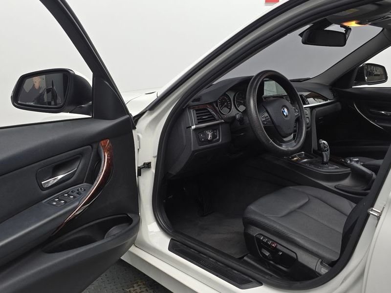 2013 BMW 3 Series 320d photo 10