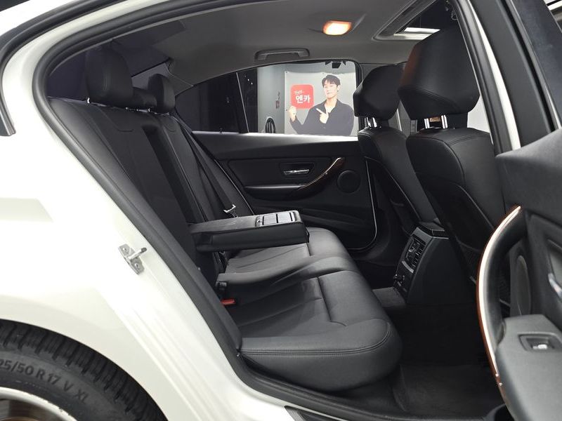 2013 BMW 3 Series 320d photo 12
