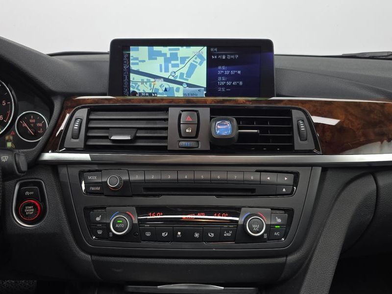 2013 BMW 3 Series 320d photo 14