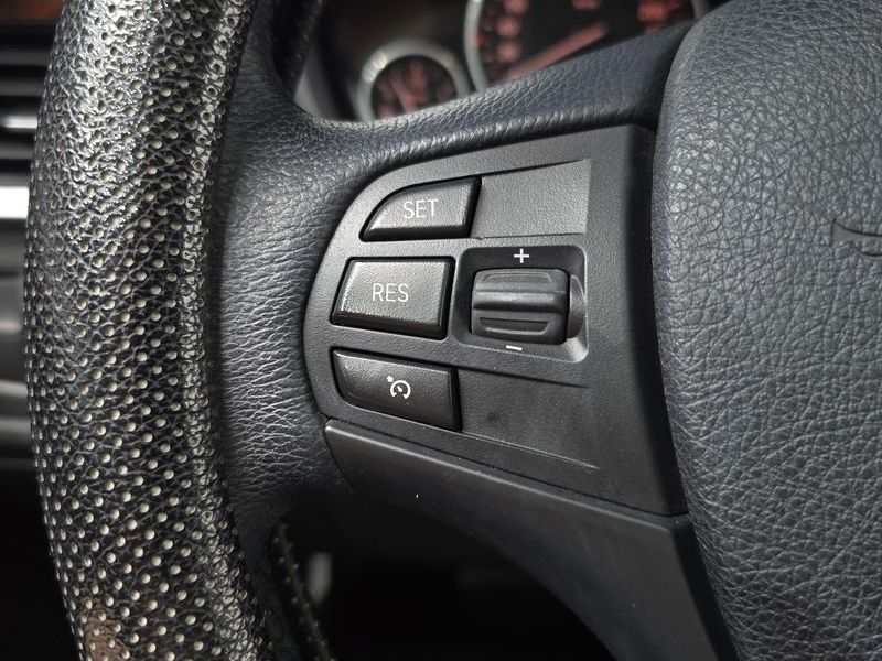 2013 BMW 3 Series 320d photo 18