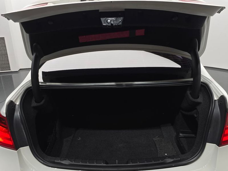 2013 BMW 3 Series 320d photo 20