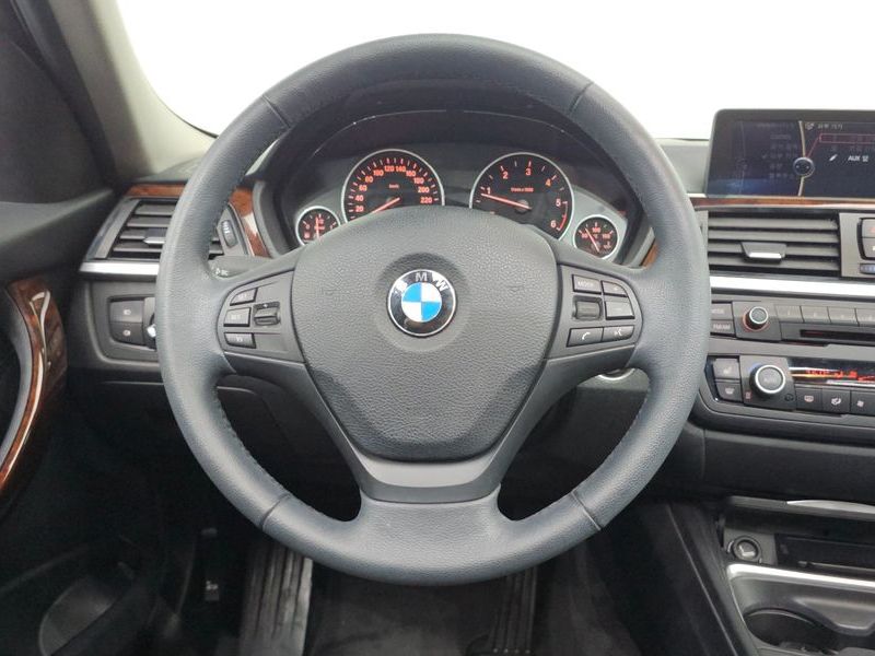 2012 BMW 3 Series 320d photo 11