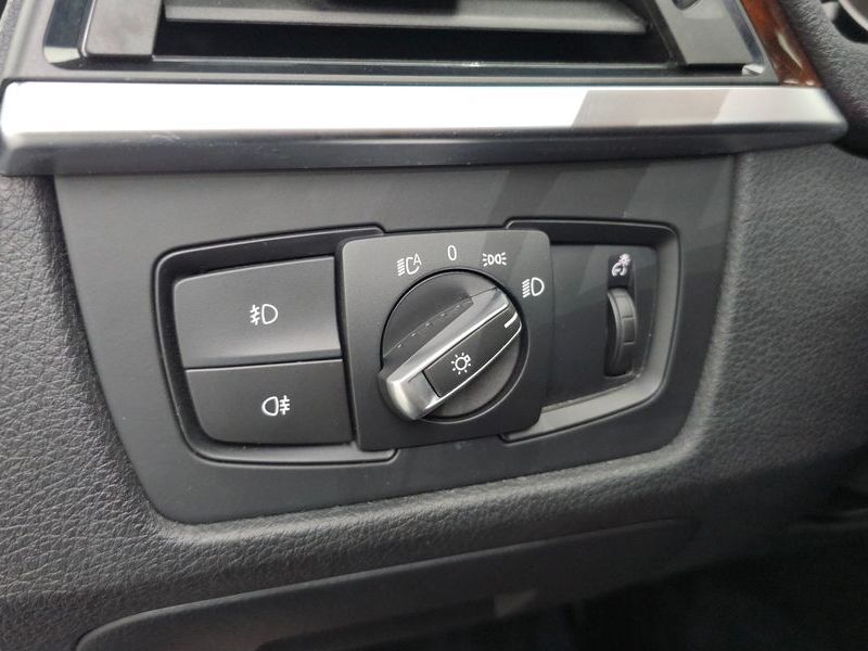 2012 BMW 3 Series 320d photo 15