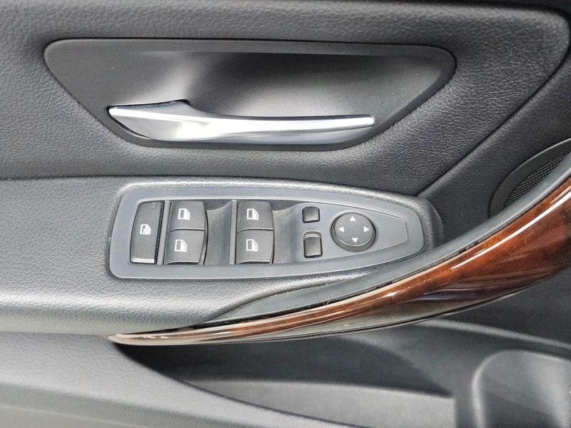 2012 BMW 3 Series 320d photo 16