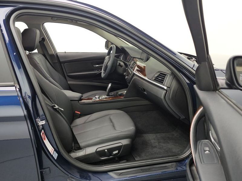 2012 BMW 3 Series 320d photo 18