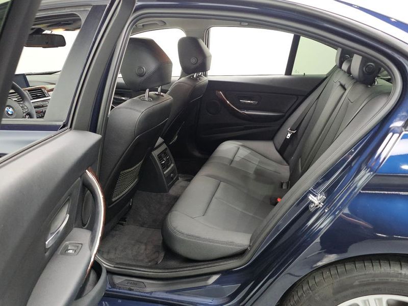 2012 BMW 3 Series 320d photo 19