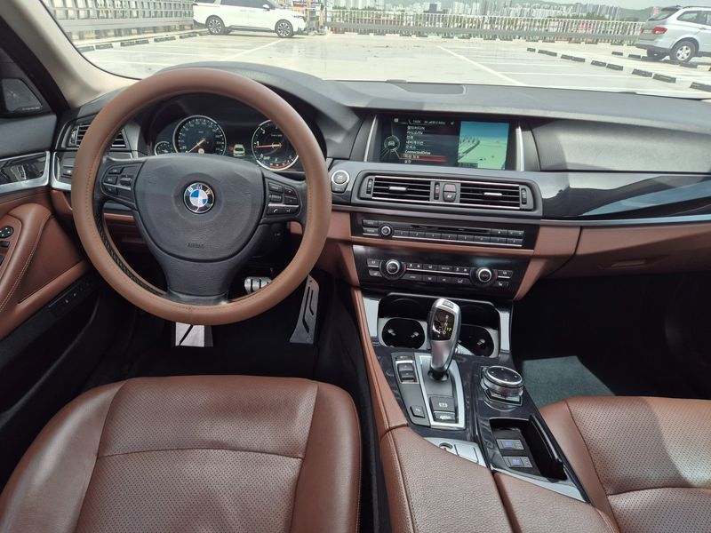 2014 BMW 5 Series 520d photo 7