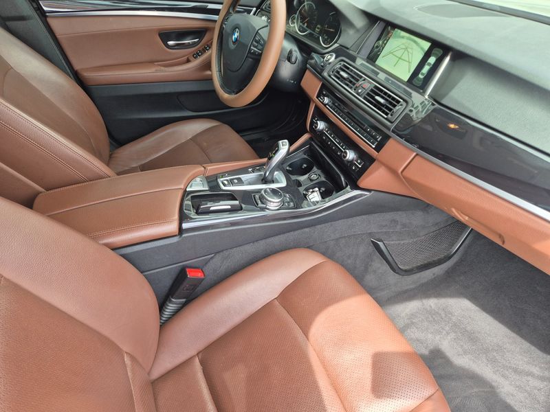 2014 BMW 5 Series 520d photo 10
