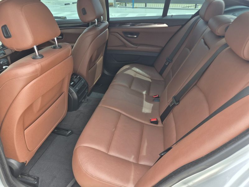 2014 BMW 5 Series 520d photo 13
