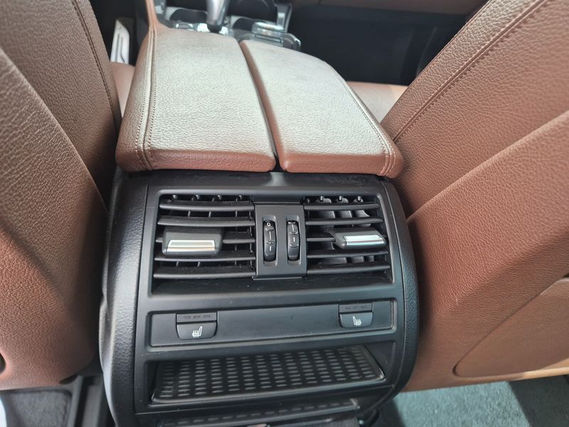 2014 BMW 5 Series 520d photo 16