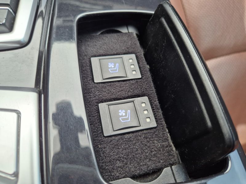 2014 BMW 5 Series 520d photo 17