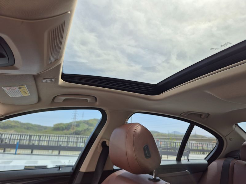 2014 BMW 5 Series 520d photo 18