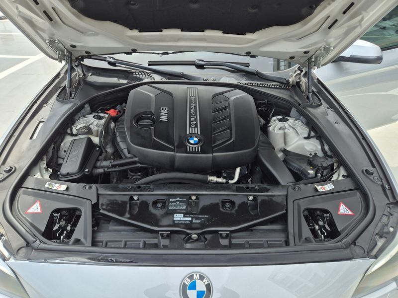 2014 BMW 5 Series 520d photo 19