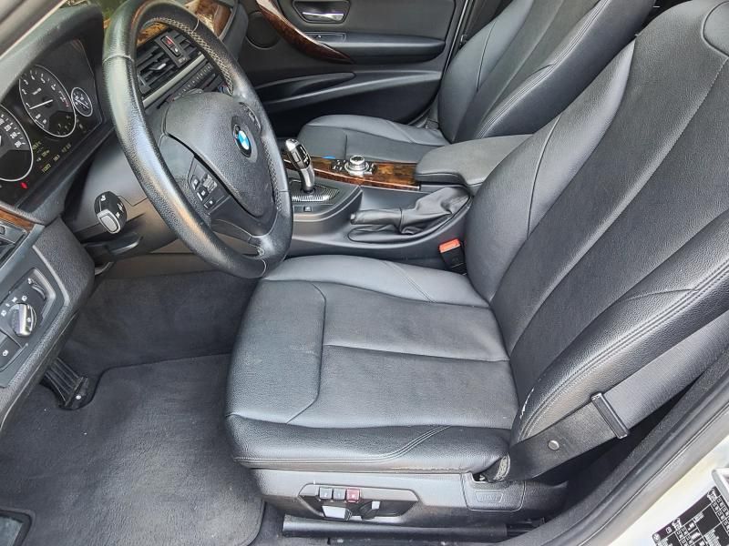 2013 BMW 3 Series 320i photo 10