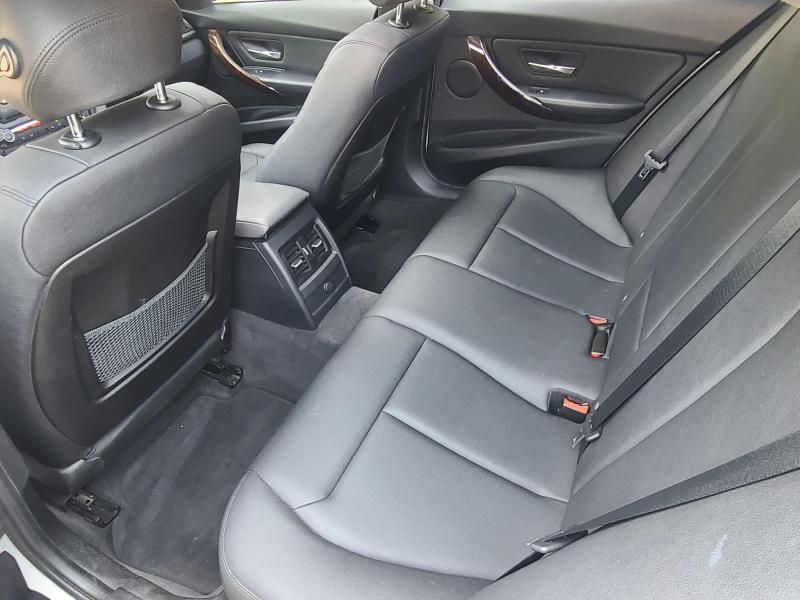 2013 BMW 3 Series 320i photo 11