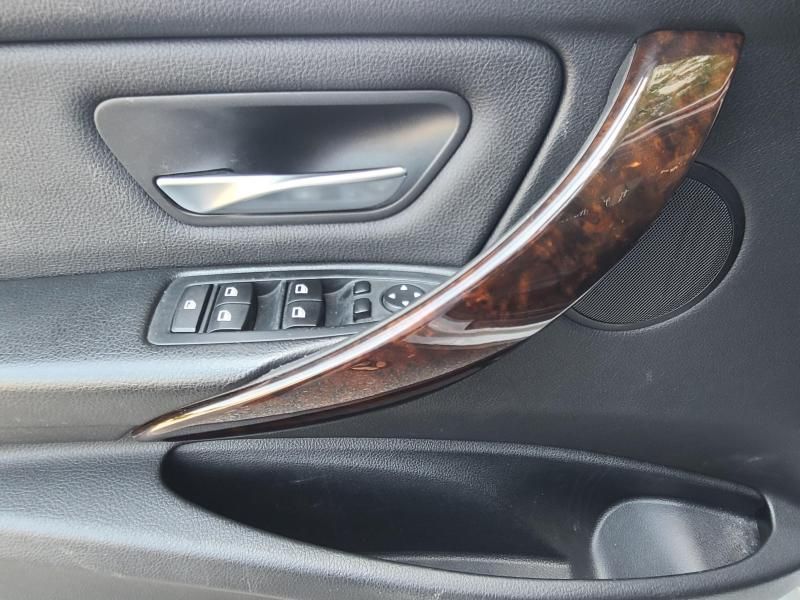 2013 BMW 3 Series 320i photo 18