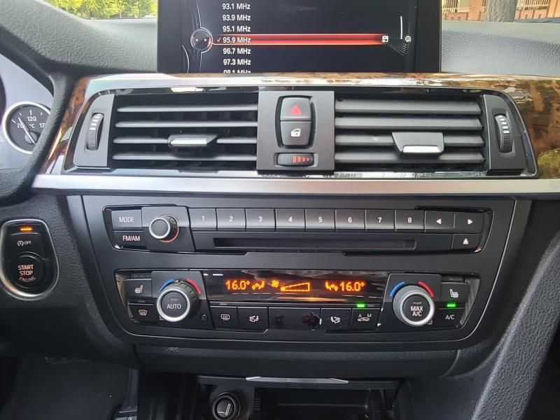 2013 BMW 3 Series 320i photo 19