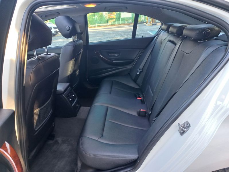 2013 BMW 3 Series 320d photo 8