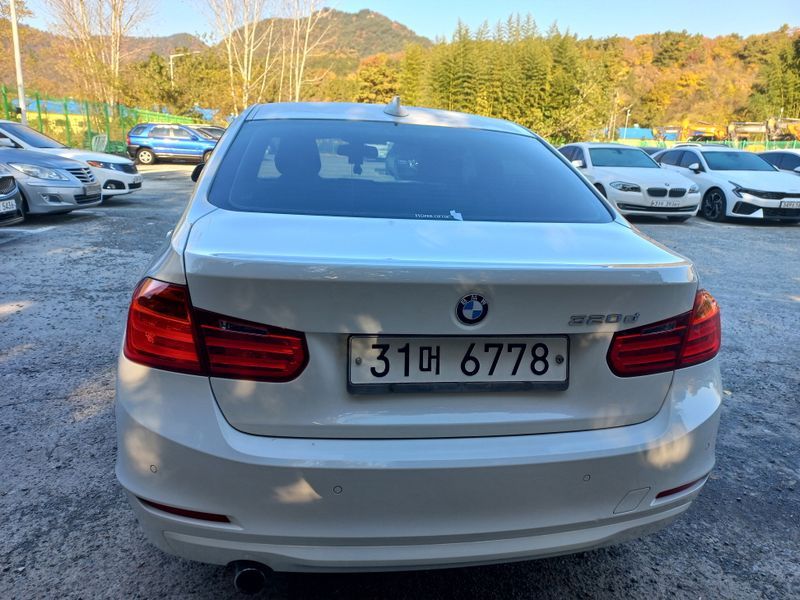 2013 BMW 3 Series 320d photo 17