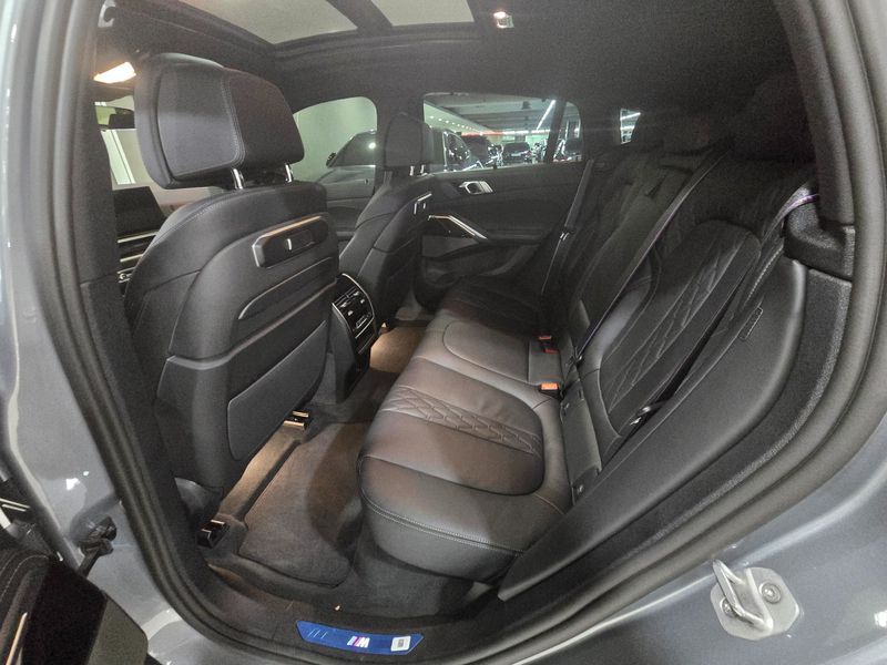 2026 BMW X6 xDrive40d M Sport Online Exclusive photo 10
