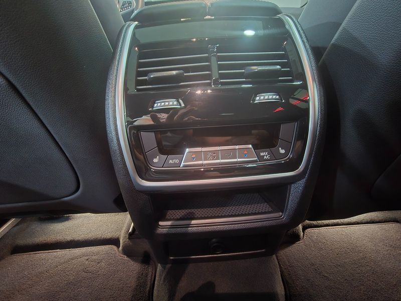 2026 BMW X6 xDrive40d M Sport Online Exclusive photo 12