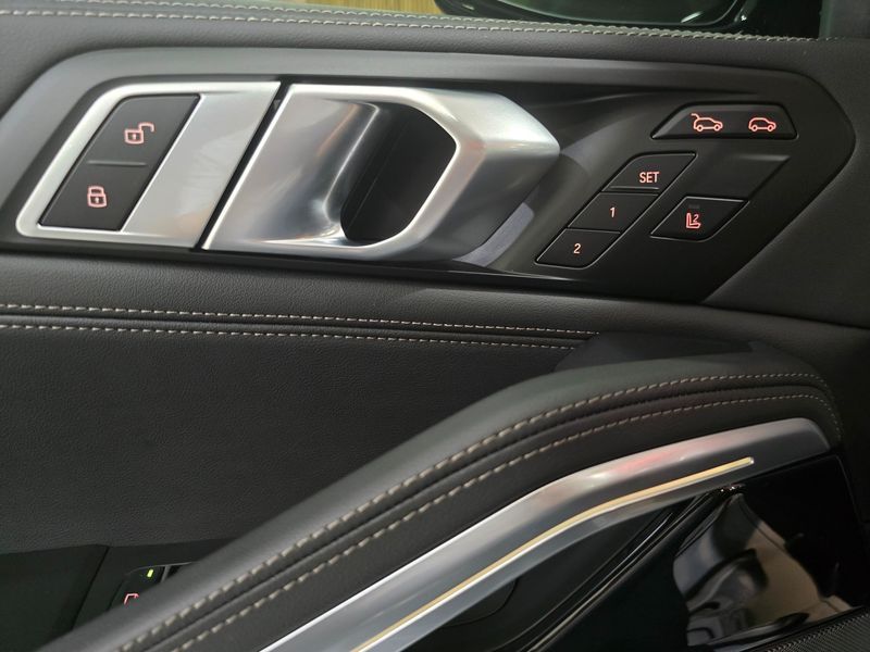 2026 BMW X6 xDrive40d M Sport Online Exclusive photo 17