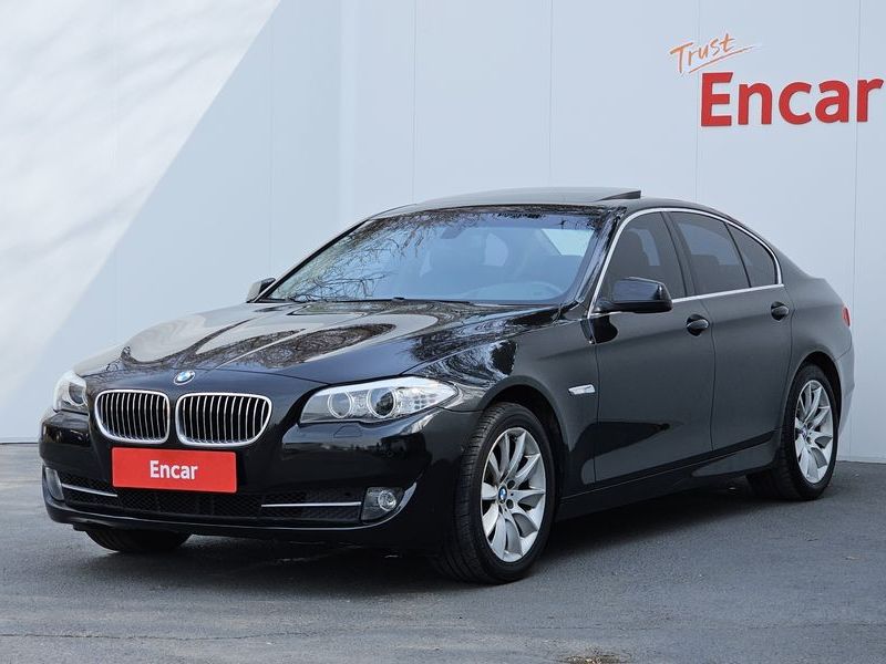 2013 BMW 5 Series 528i photo 1