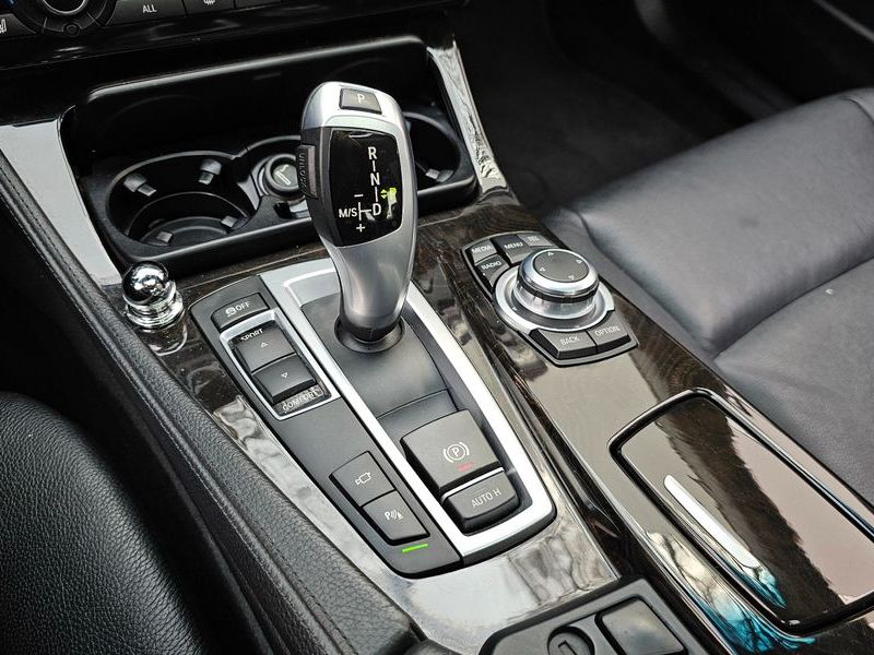 2013 BMW 5 Series 528i photo 9