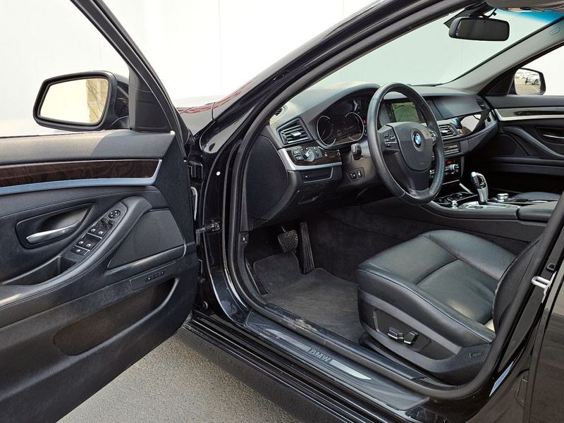 2013 BMW 5 Series 528i photo 11