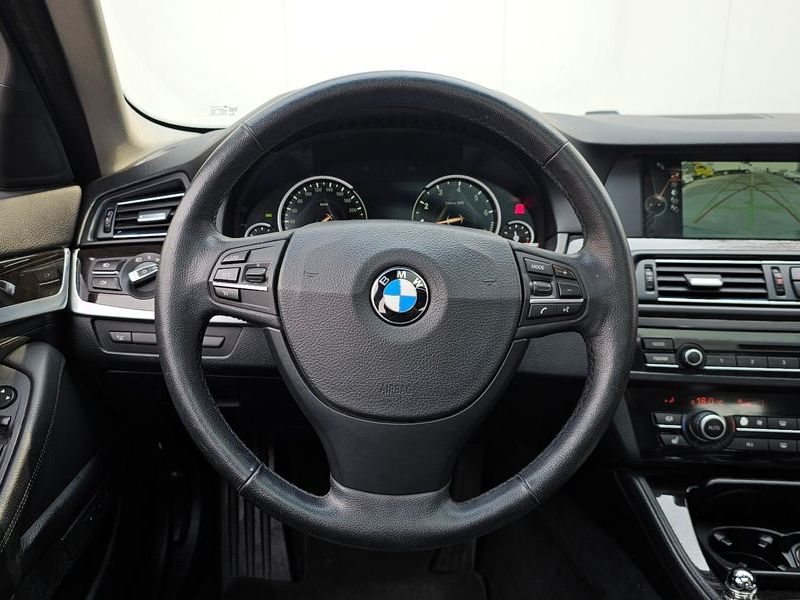 2013 BMW 5 Series 528i photo 13