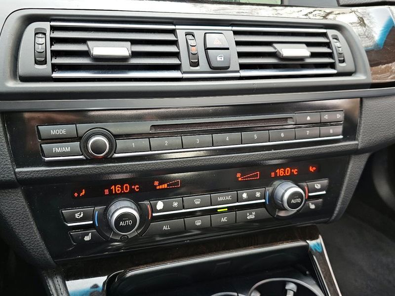 2013 BMW 5 Series 528i photo 16