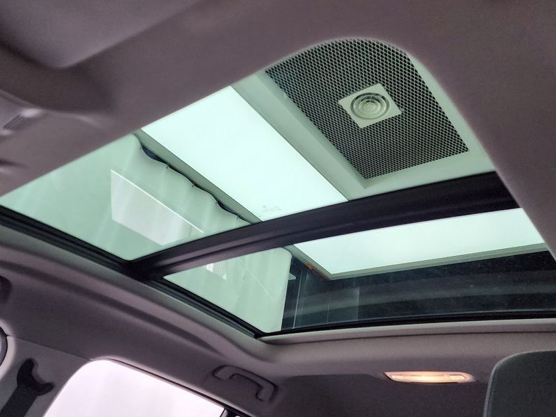 2021 BMW X2 xDrive20i Advantage photo 18