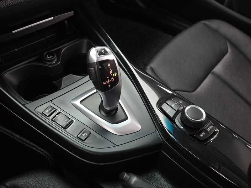 2013 BMW 1 Series 118d Urban Pack1 5Dr photo 9