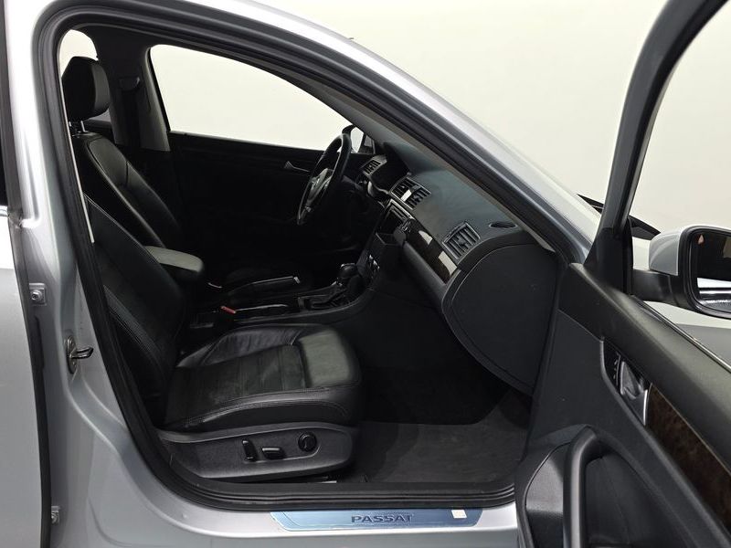 2014 Volkswagen Passat 2.0 TDI B7 photo 11