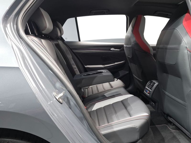 2026 Volkswagen Golf 2.0 GTI photo 11