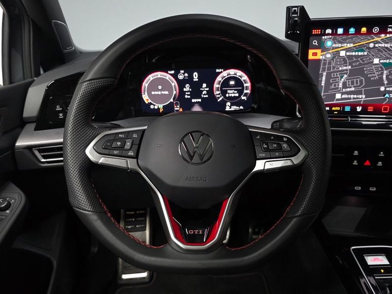 2026 Volkswagen Golf 2.0 GTI photo 12